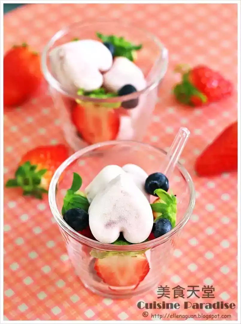 Strawberry yogurt hearts recipe: a simple and tasty treat