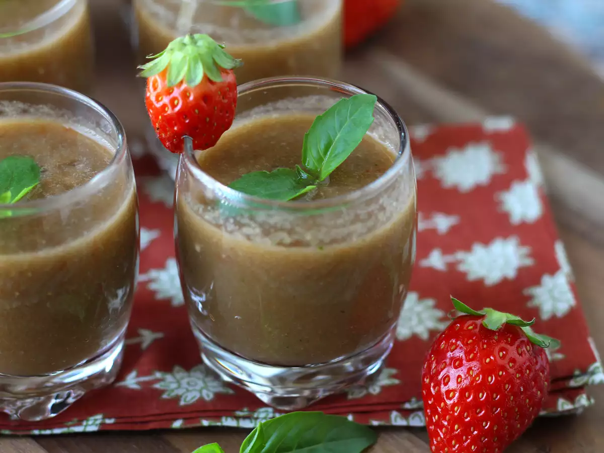 Strawberry and tomato gazpacho: a fresh and original summer appetizer - photo 3