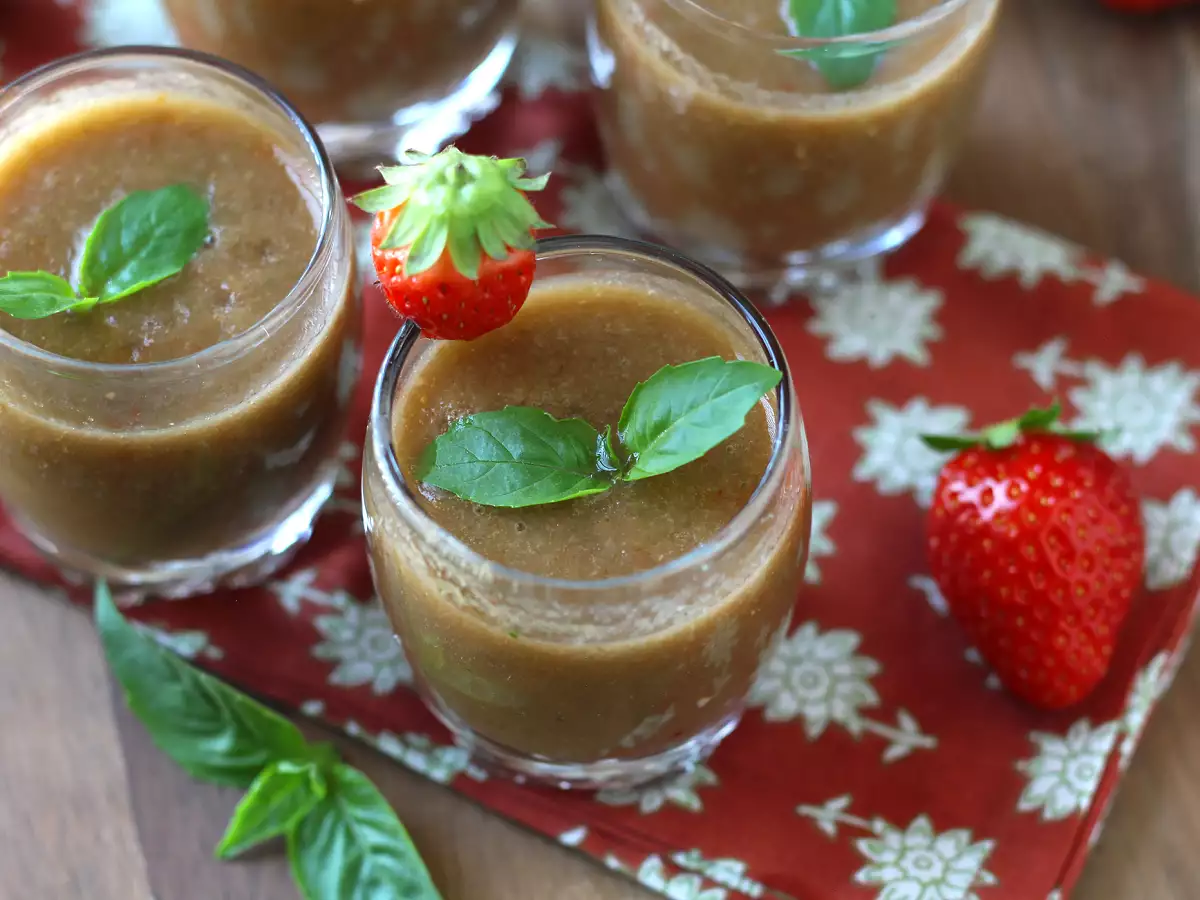 Strawberry and tomato gazpacho: a fresh and original summer appetizer - photo 4