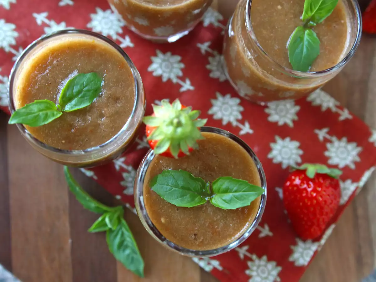 Strawberry and tomato gazpacho: a fresh and original summer appetizer - photo 5