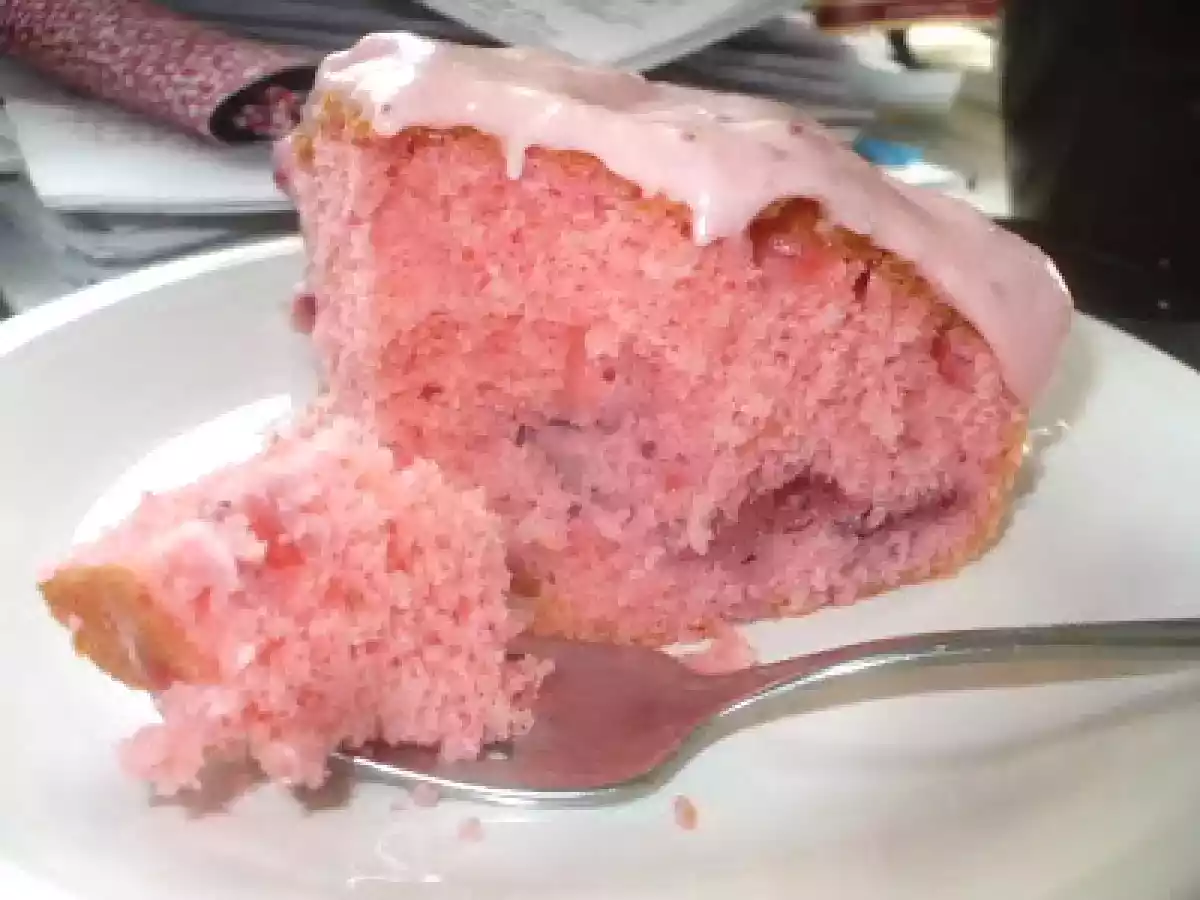 Strawberry Cake with Strawberry Cream Cheese Frosting