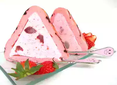 Strawberry Ice Cream Roll