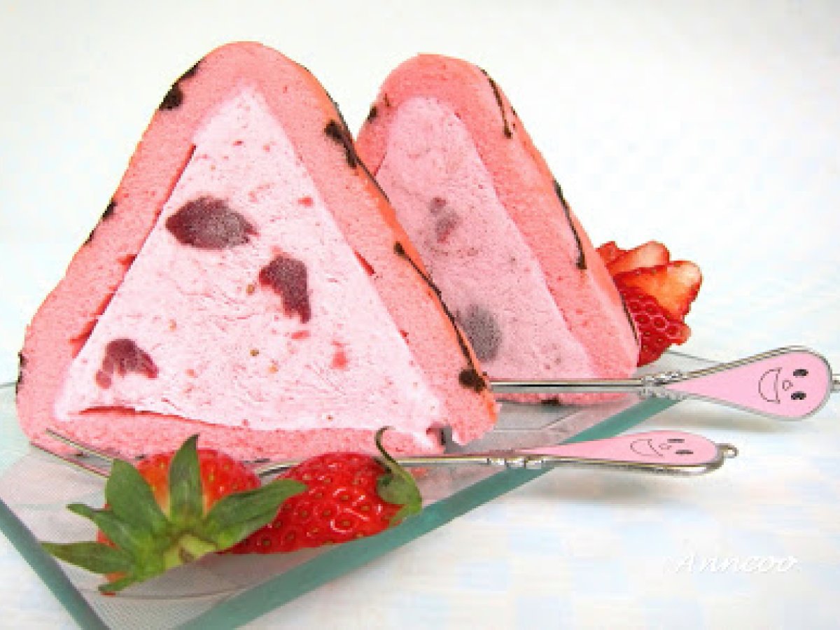 Strawberry Ice Cream Roll