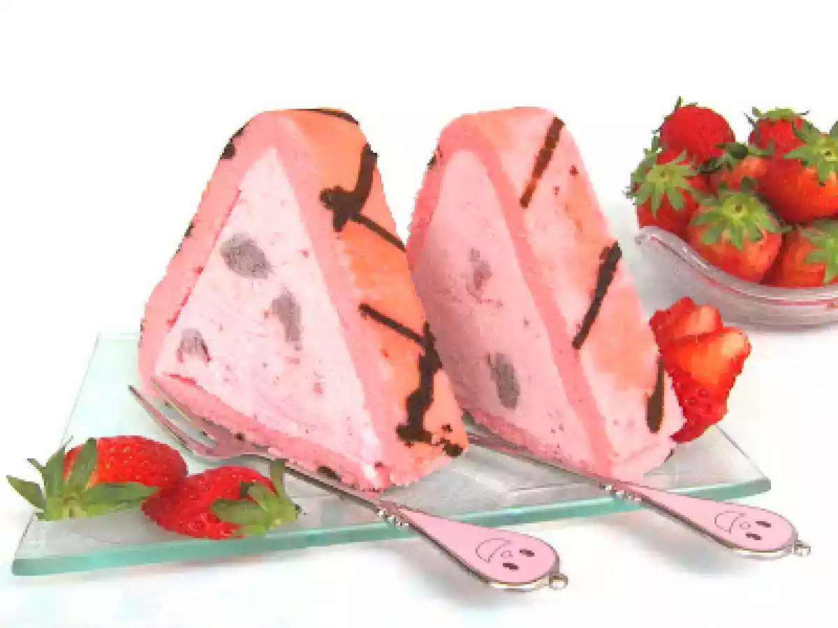 Strawberry Ice Cream Roll - photo 2