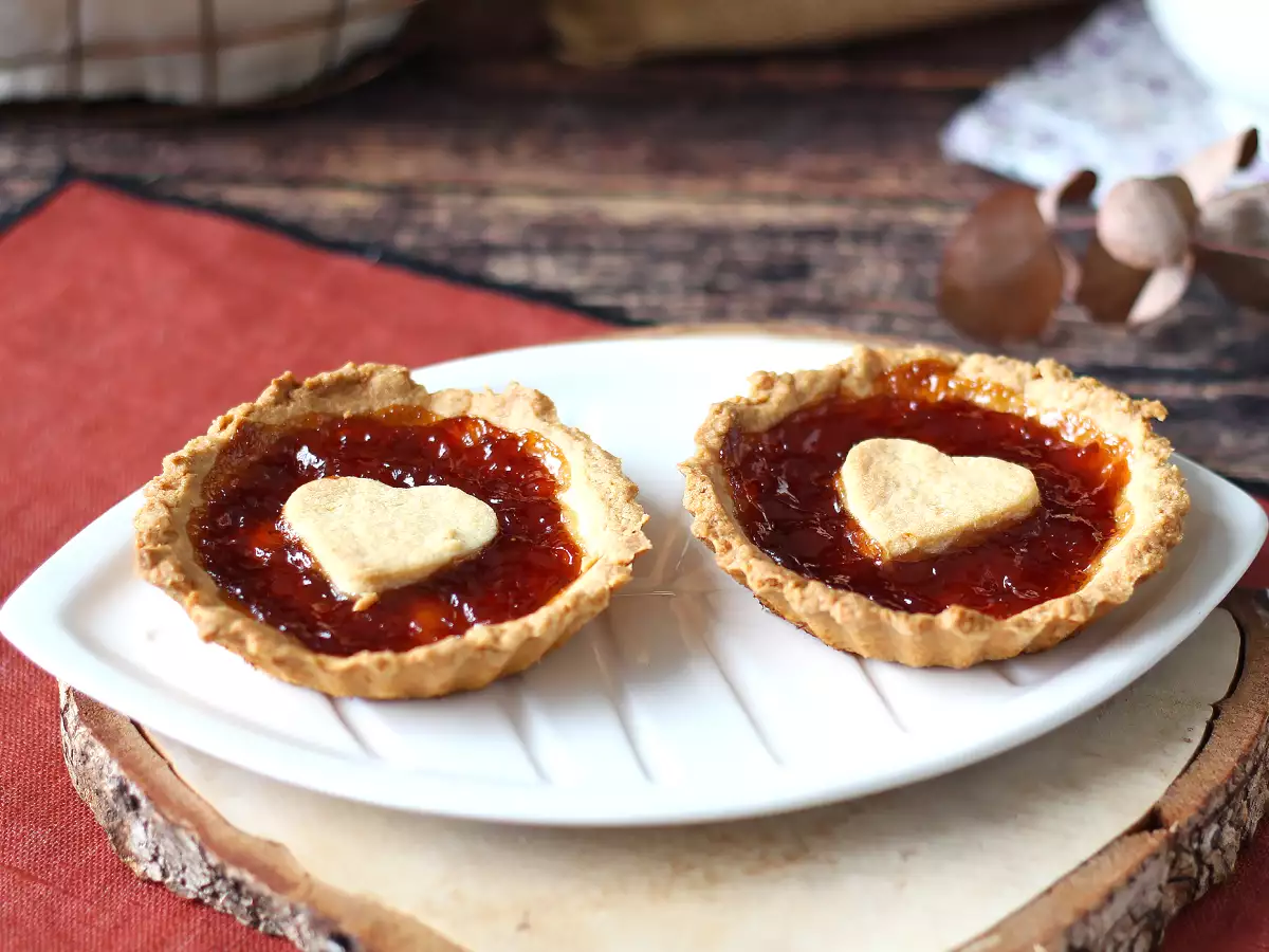 Strawberry jam Valentine's Day tarts: homemade romantic treats - photo 3