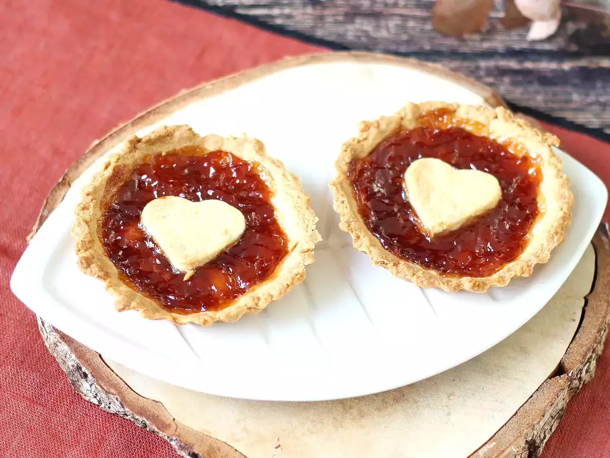 Strawberry jam Valentine's Day tarts: homemade romantic treats - photo 5
