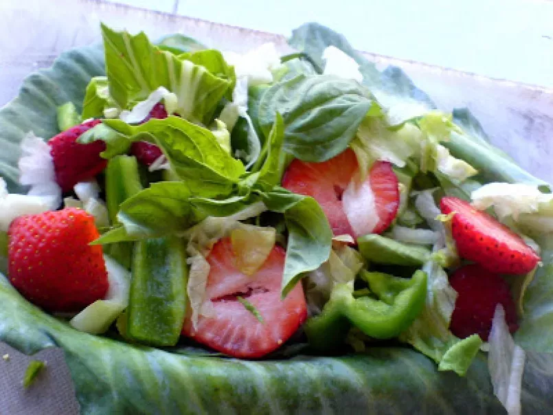 Strawberry, Lettuce, Pak Choi, and Pepper Salad, photo 2