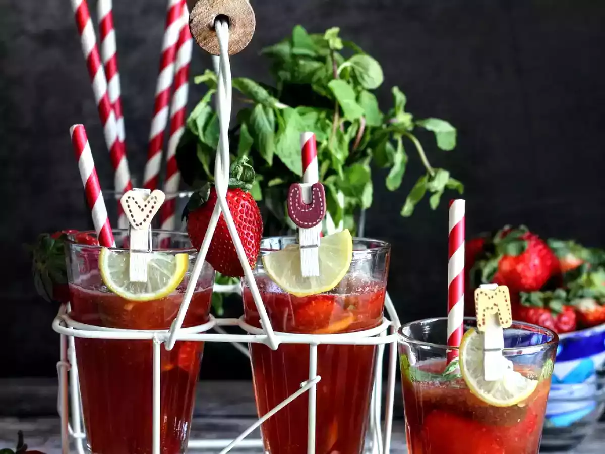 STRAWBERRY LIMEADE