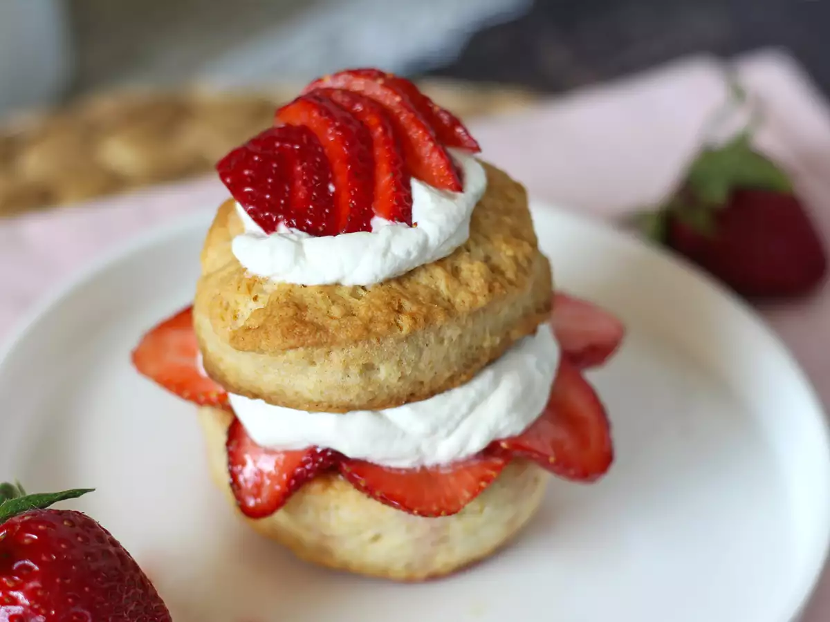 Strawberry shortcake, the American strawberry-cream shortcake that never fails - photo 3