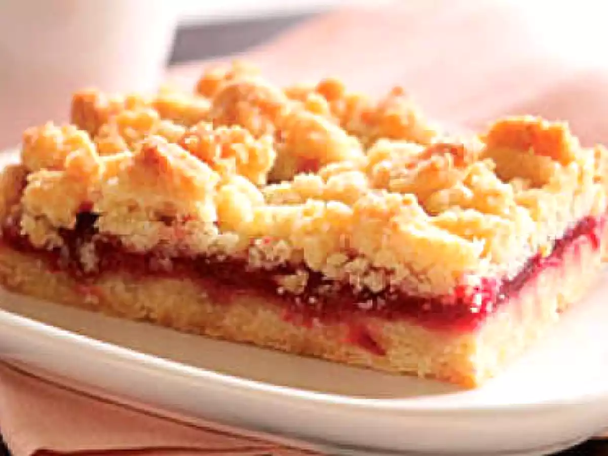 STRAWBERRY STREUSEL BARS