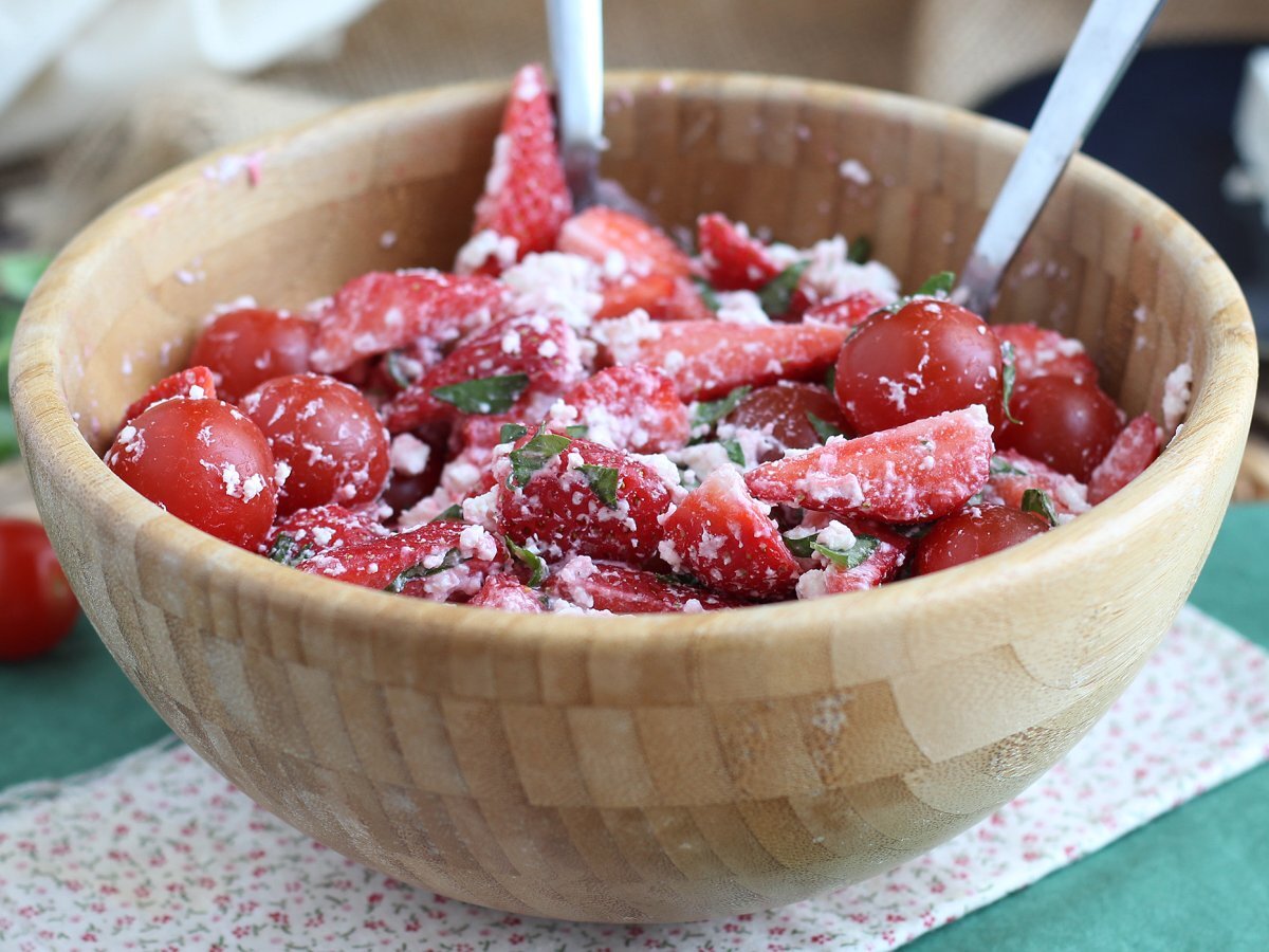 Strawberry, tomato, feta and basil salad - photo 2