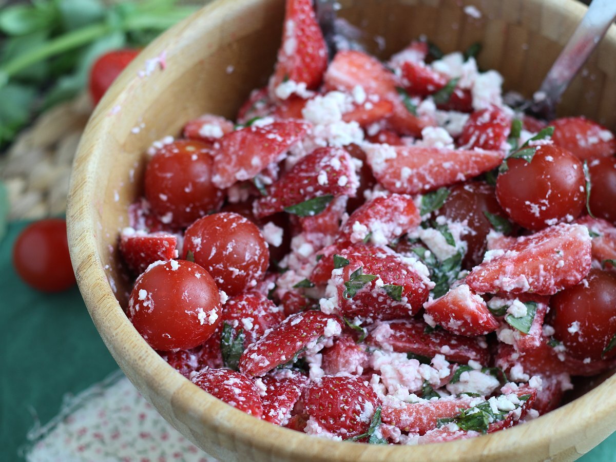 Strawberry, tomato, feta and basil salad - photo 3