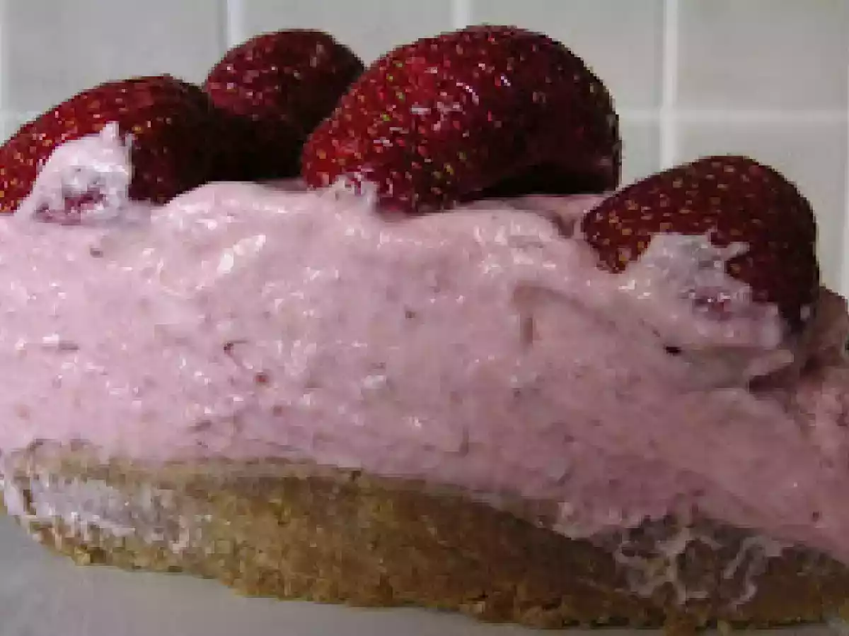 Strawberry yoghurt mousse cake - photo 2