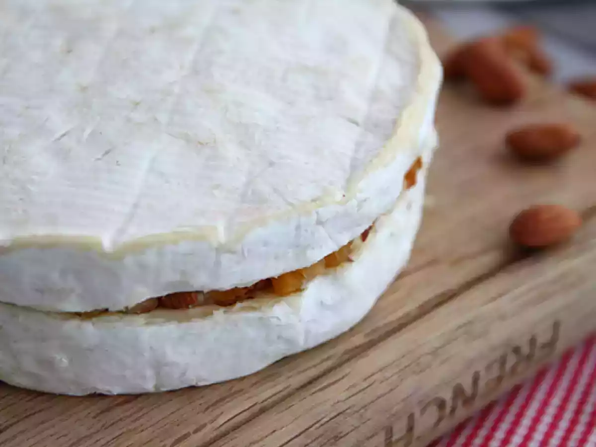 Stuffed brie with apricots and almonds - photo 4