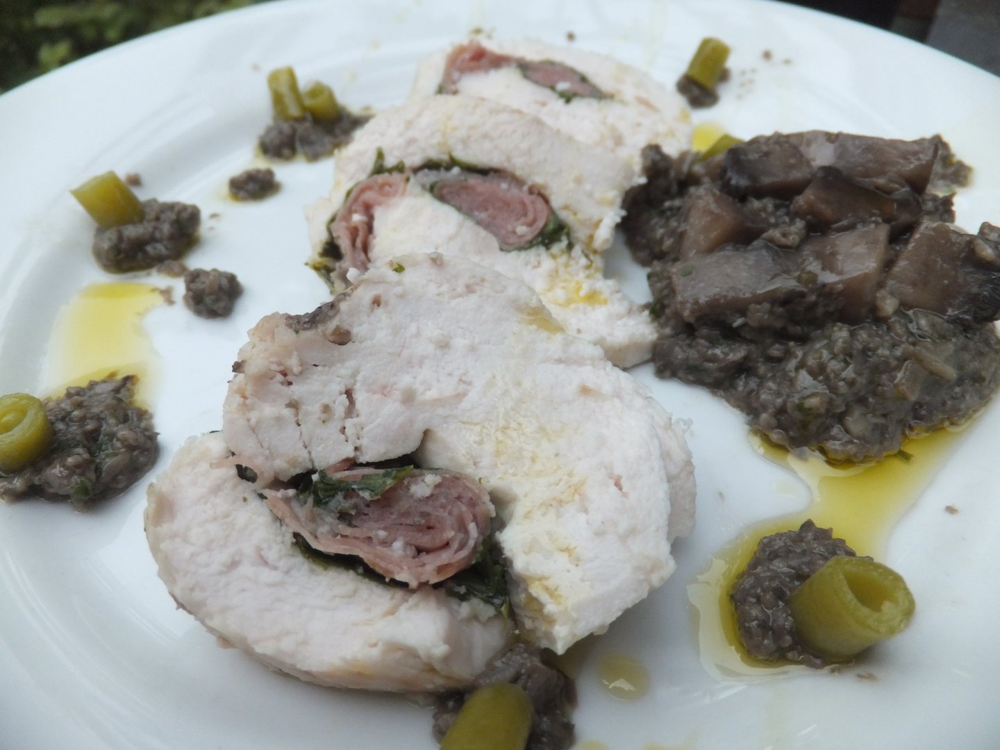 Stuffed chicken with parma ham and mushroom sauce Recipe Petitchef