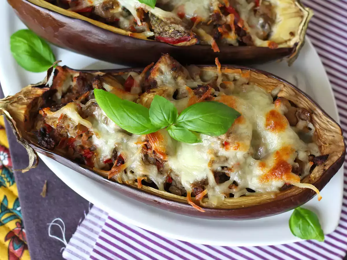 Stuffed eggplant with mozzarella au gratin