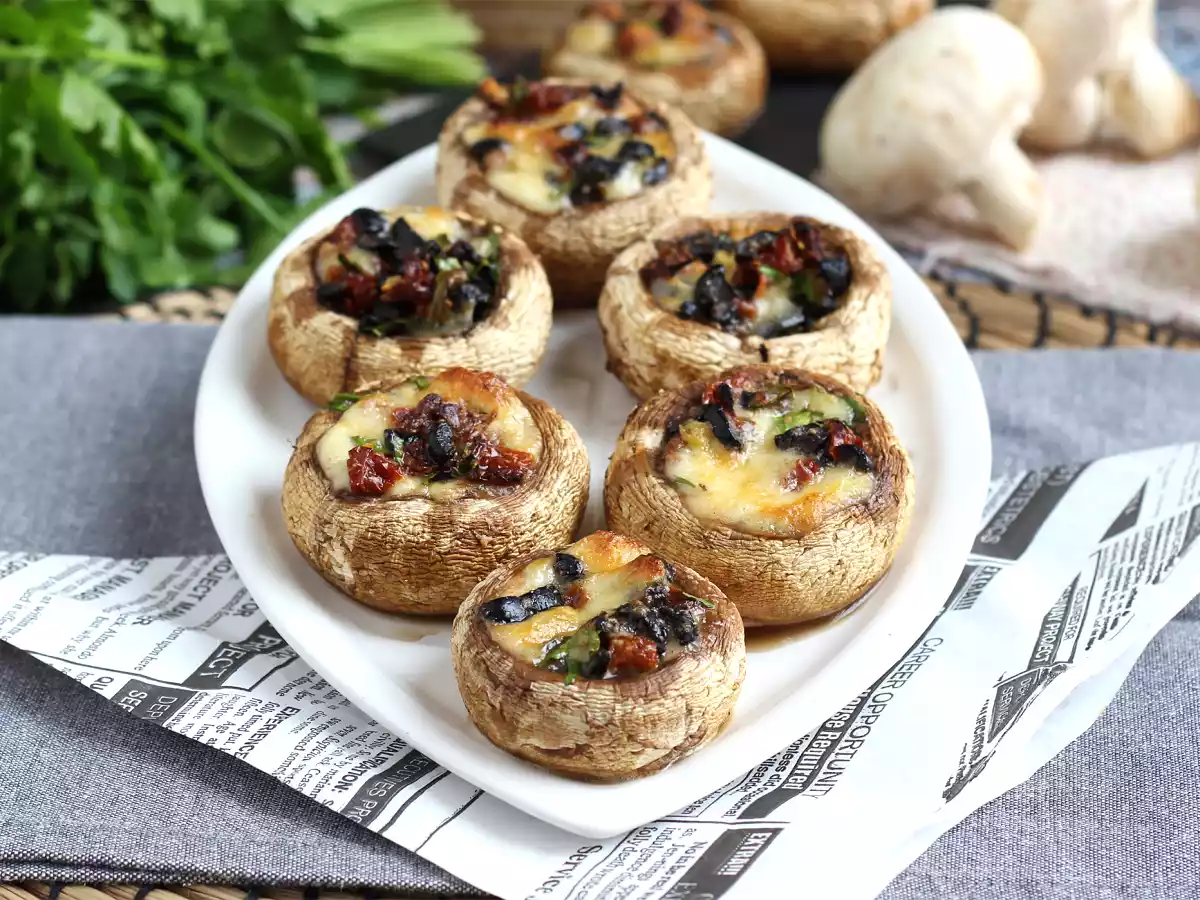 Stuffed mushrooms baked in the oven (a great idea for appetizers) - photo 2