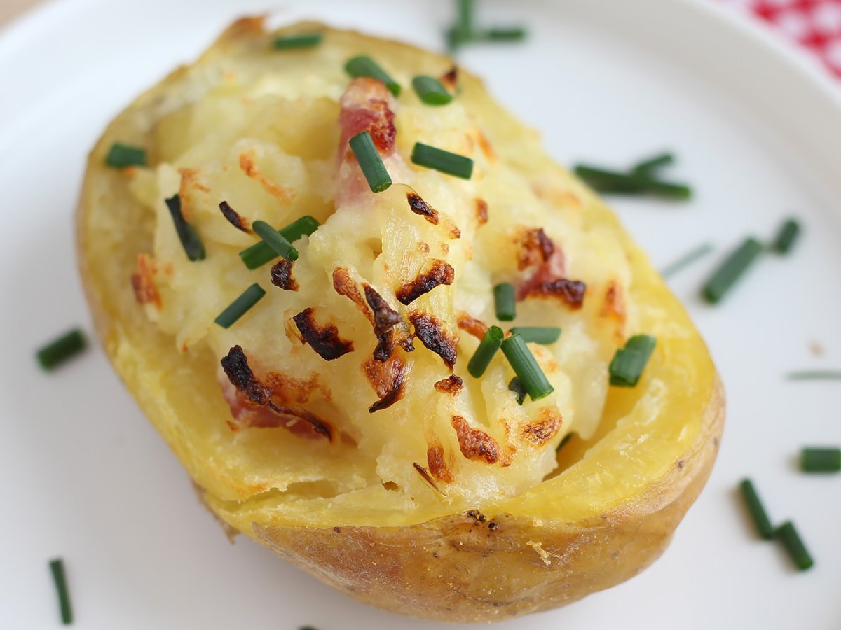 Stuffed potatoes with bacon and cheese