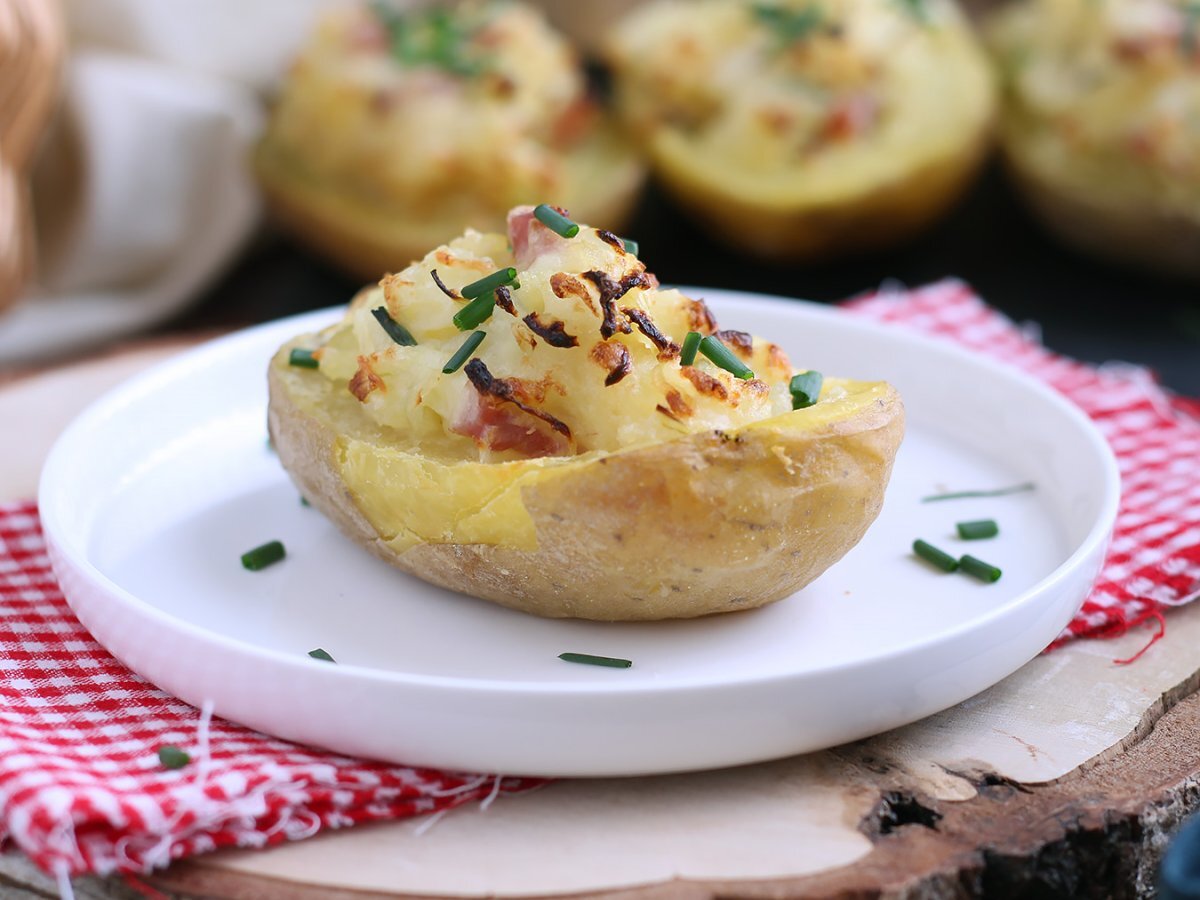 Stuffed potatoes with bacon and cheese - photo 3