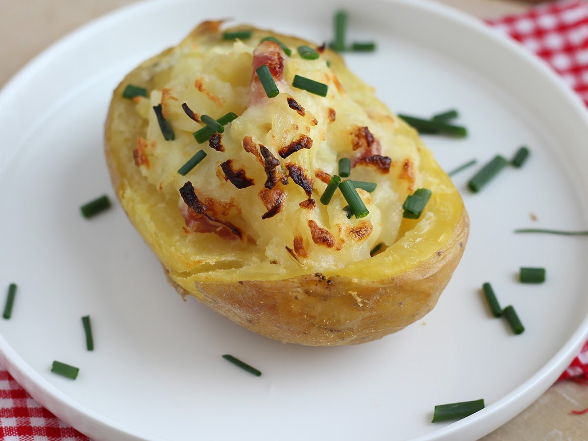 Stuffed potatoes with bacon and cheese - photo 4