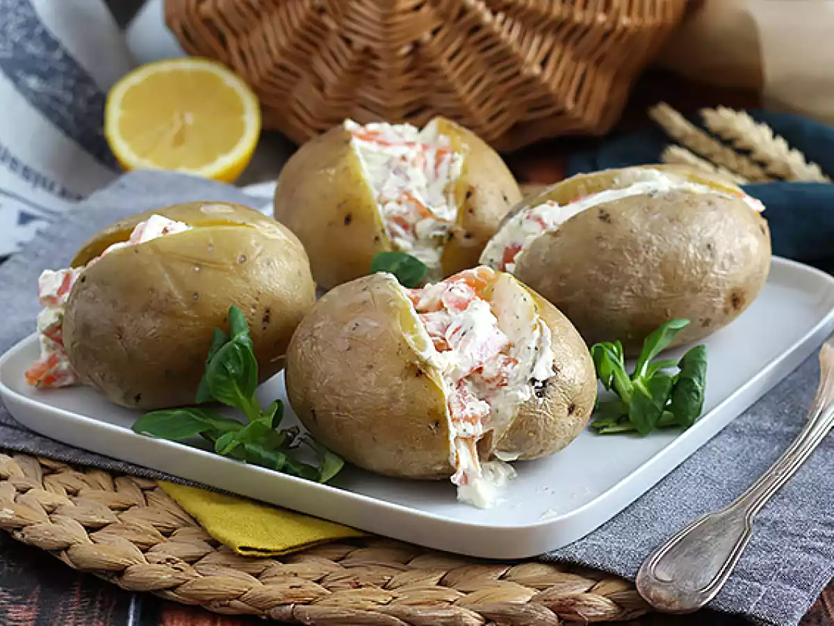 Stuffed potatoes with smoked salmon and cream cheese - photo 4