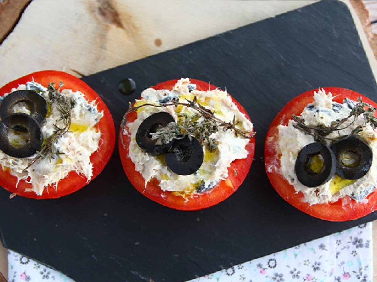 Stuffed tomatoes with tuna, cream cheese, and olives - photo 4