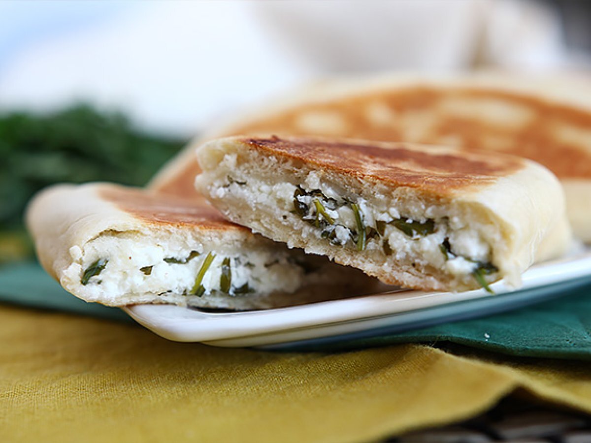 Stuffed Turkish crepes with feta and lemon - Gözleme - photo 3