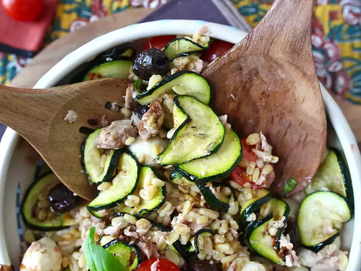Summer wheat salad with tuna and mozzarella - photo 3