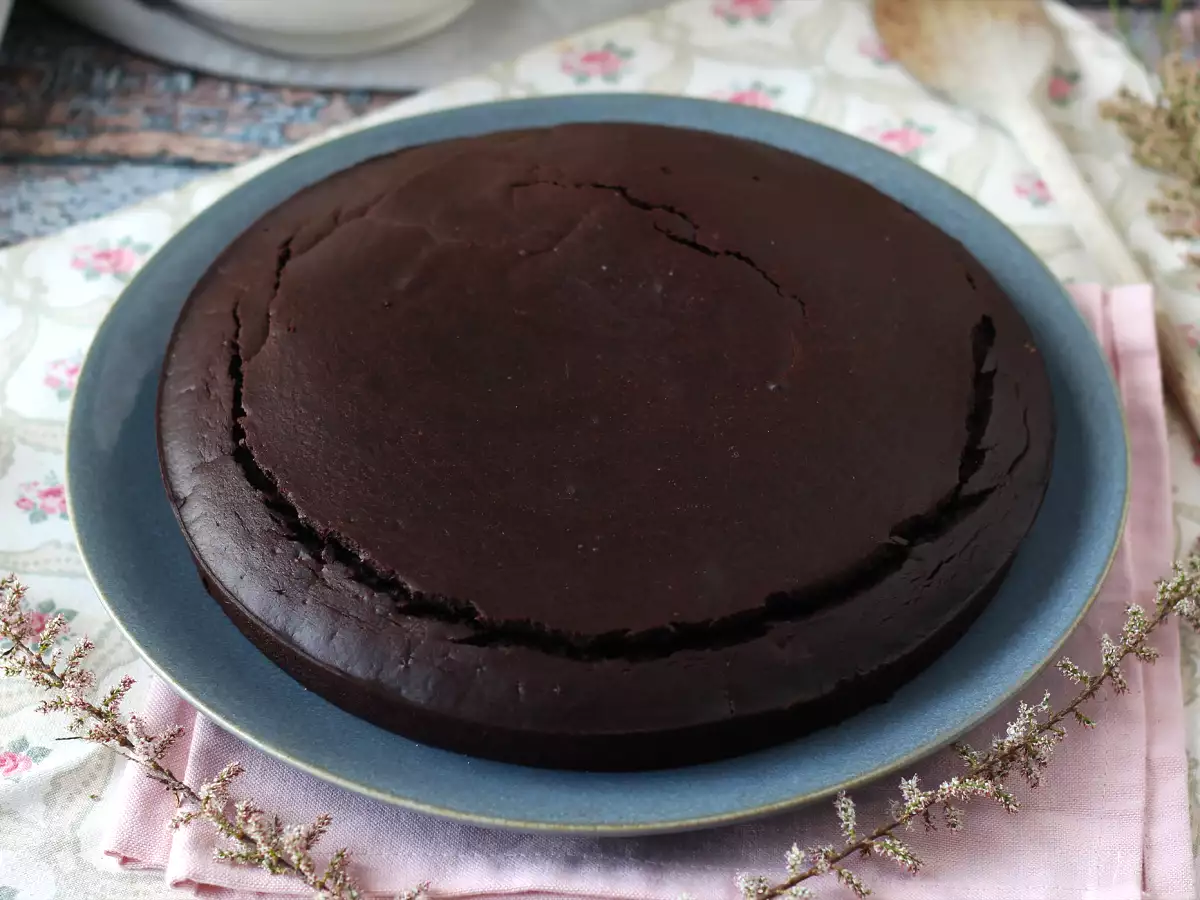 Super easy lactose-free chocolate cake! - photo 2