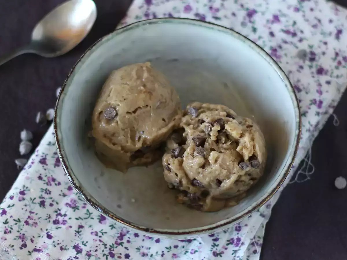 Super-easy vegan banana ice cream with a cookie dough flavor! Vegan Cookie Dough - photo 4