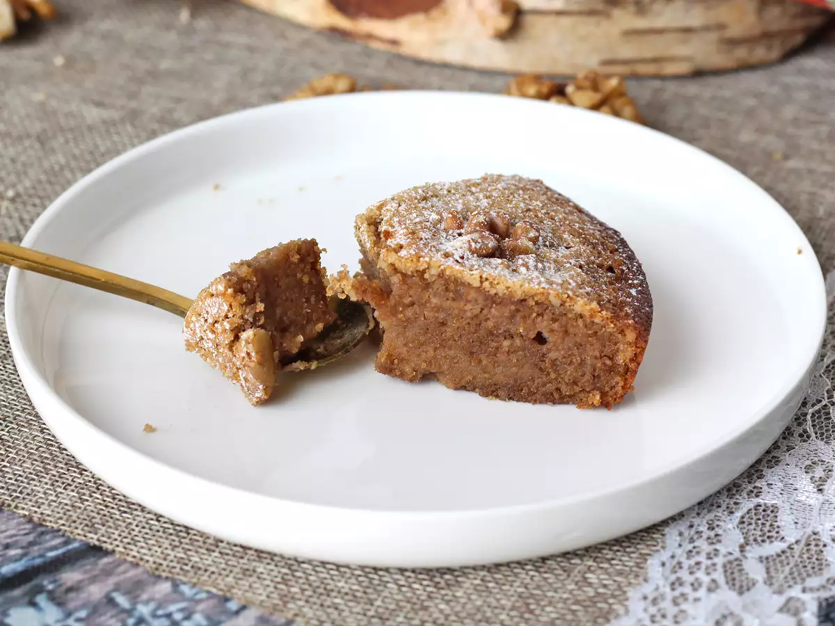 Super-easy walnut cake with just 4 ingredients - photo 2