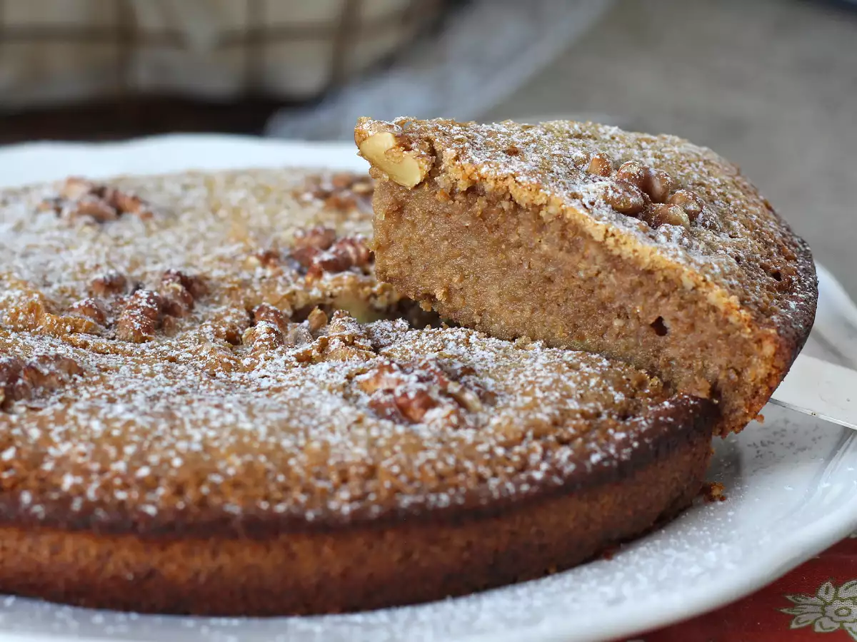 Super-easy walnut cake with just 4 ingredients - photo 4
