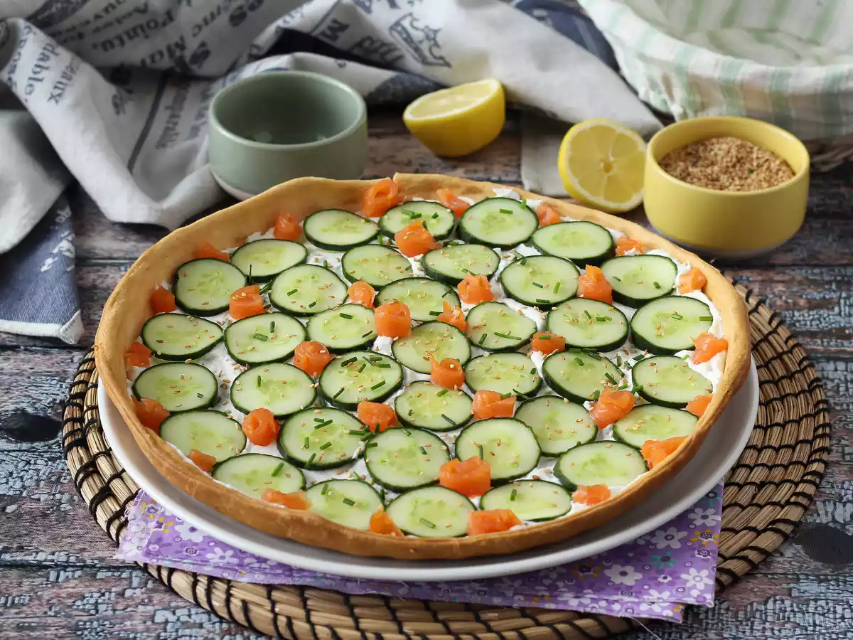 Super-refreshing summer tart: ricotta, cucumber and smoked salmon