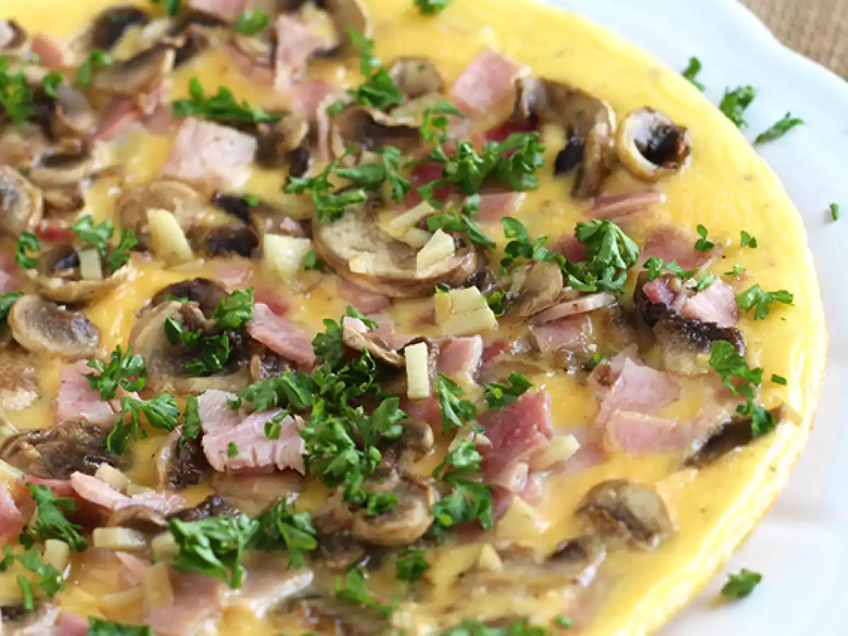 Super simple mushroom, ham, and parsley omelette - photo 4