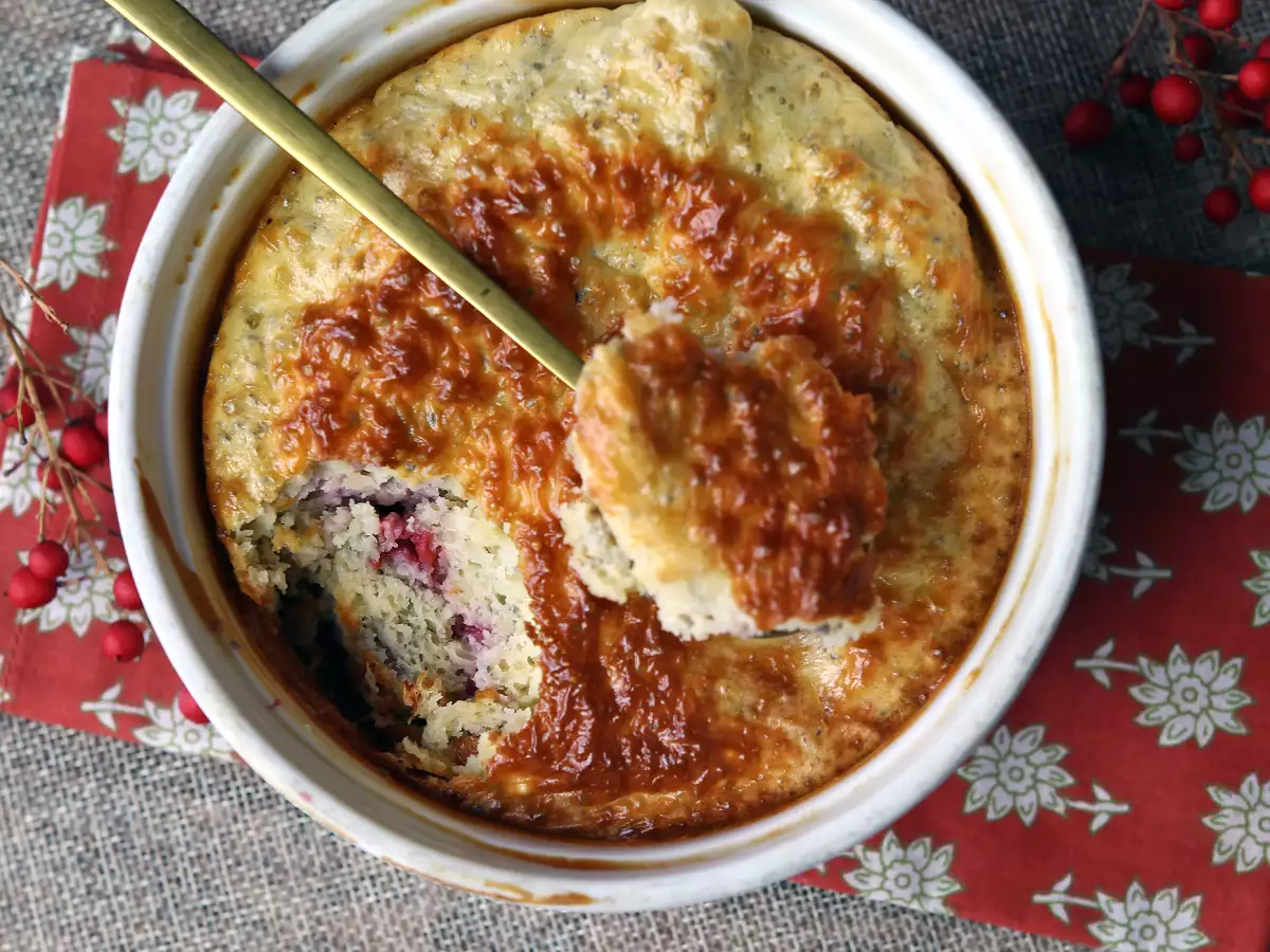 Super-simple red fruit protein cake - photo 3