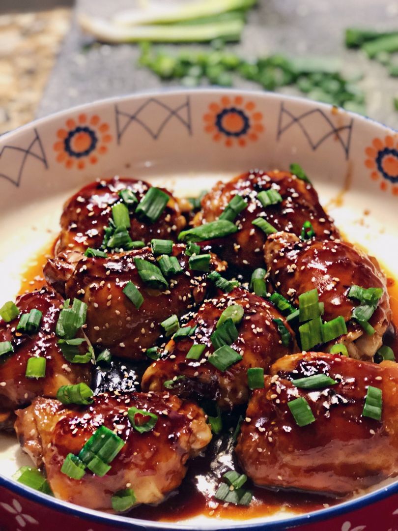 Sweet and sticky asian chicken thighs: the pretty feed - Recipe Petitchef