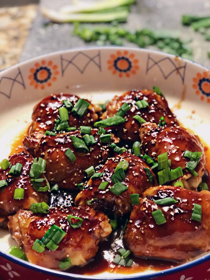 Sweet And Sticky Asian Chicken Thighs The Pretty Feed Recipe Petitchef