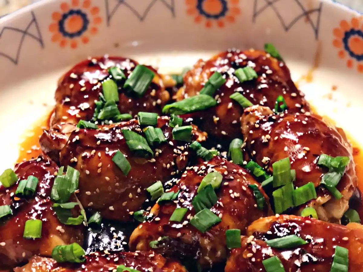Sweet and Sticky Asian Chicken Thighs: The Pretty Feed