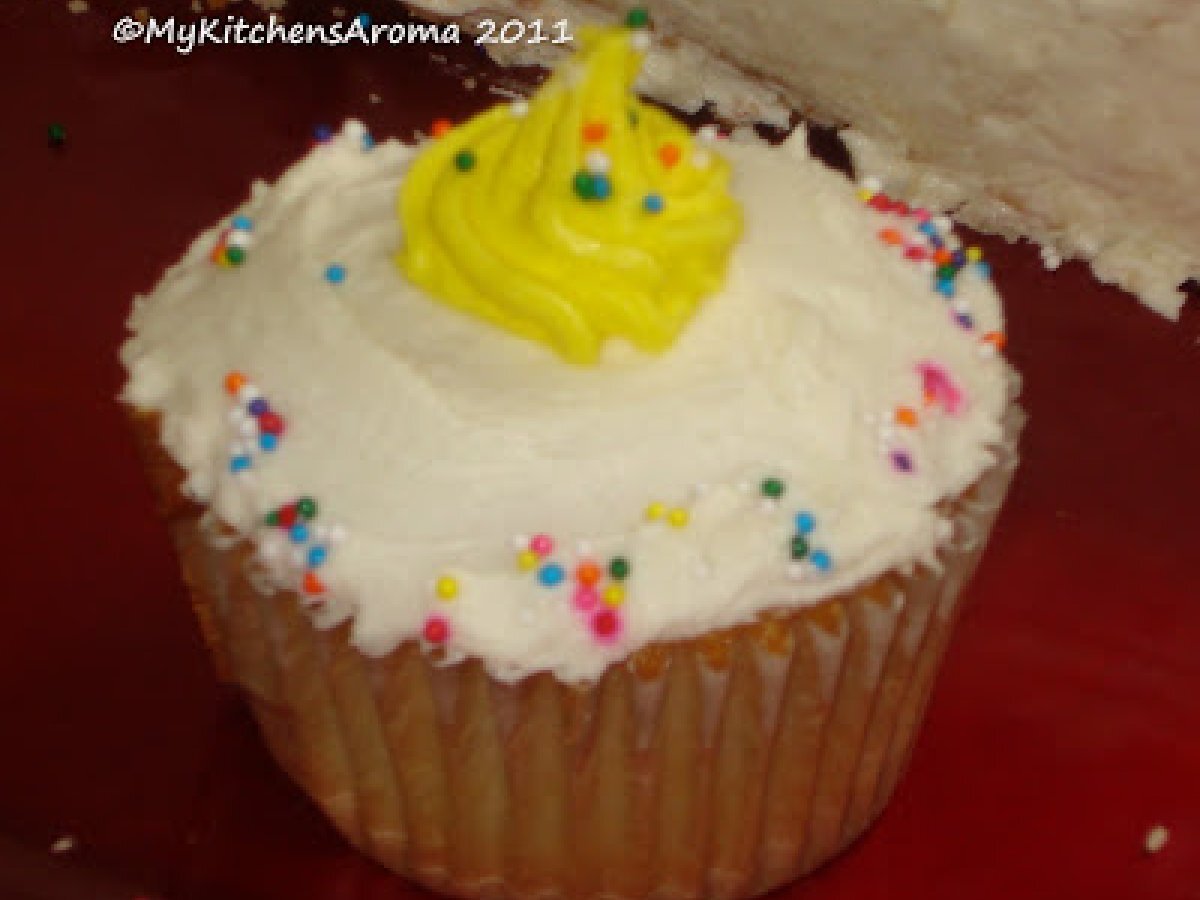 Sweet Treats - Vanilla Sponge Cake with Butter-Cream frosting - photo 2