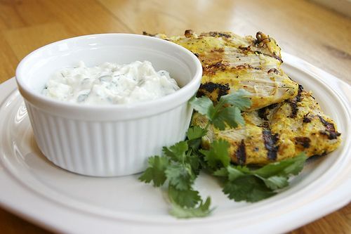 https://en.petitchef.com/imgupl/recipe/tandoori-chicken-with-yogurt-sauce--346004p560597.jpg