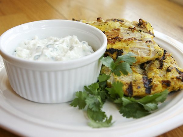 TANDOORI CHICKEN WITH YOGURT SAUCE