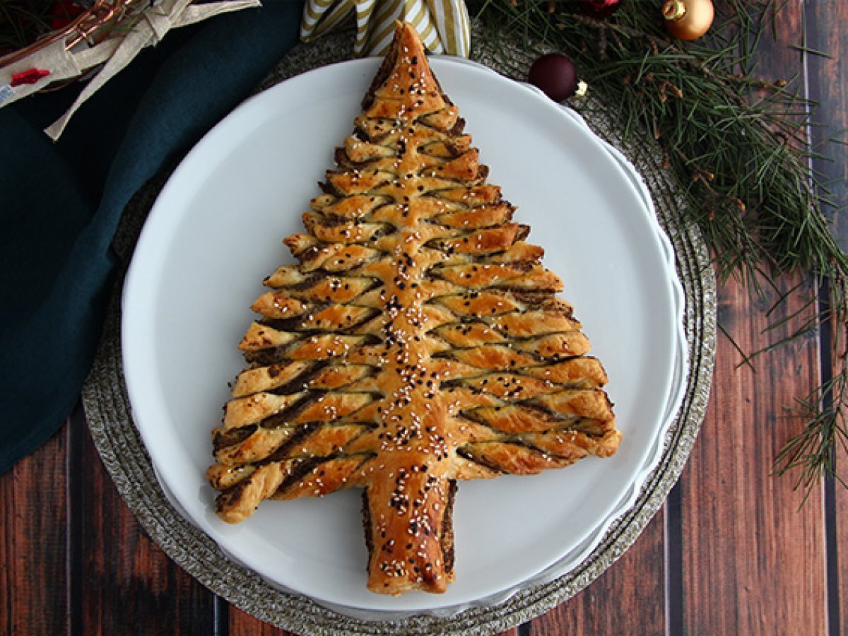 Tapenade stuffed Christmas tree