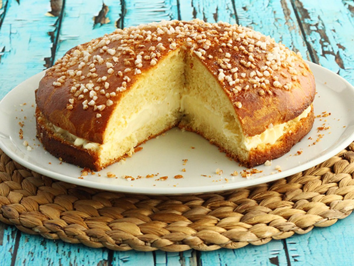 Tarte tropézienne, a French brioche dessert - photo 2