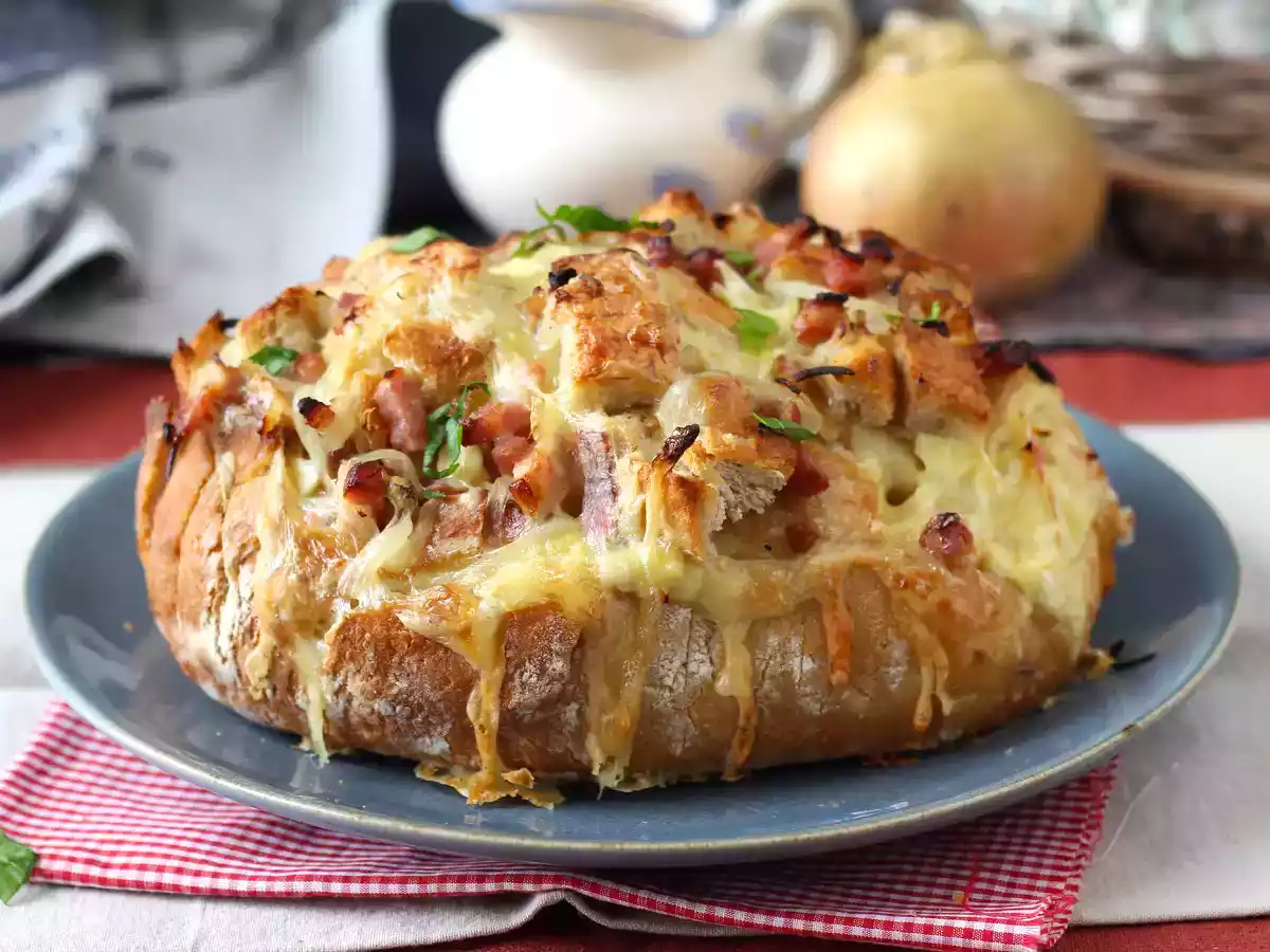 Tartiflette-style stuffed hedgehog bread - photo 2
