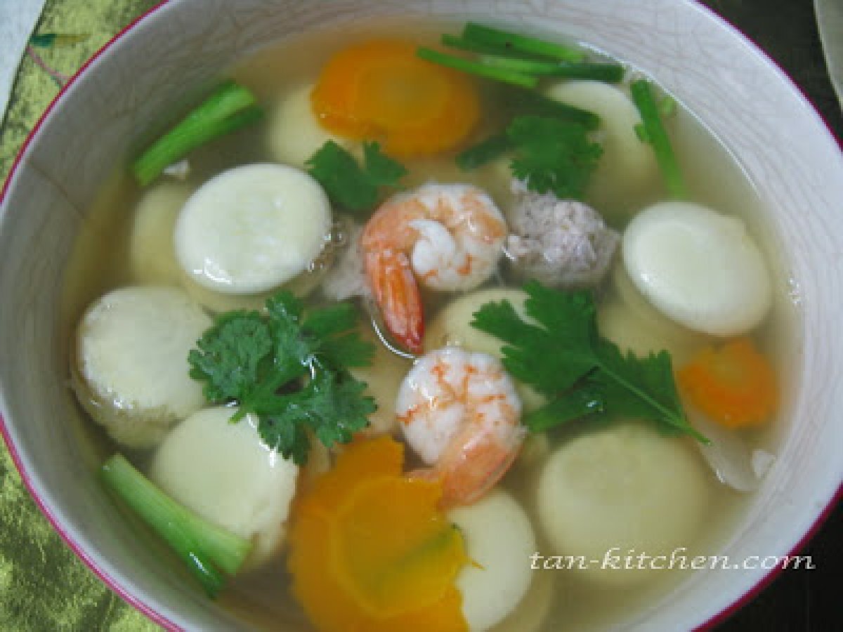 Thai clear soup with roll egg (kang jued look-rok) - Recipe Petitchef