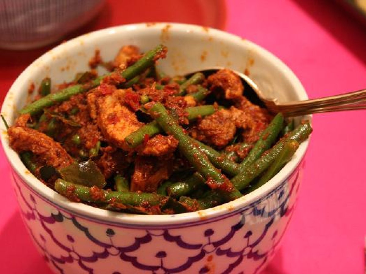 Thai Green Papaya Salad, Mackerel Braised with Green Papaya, and Pork and Green Bean curry - photo 4