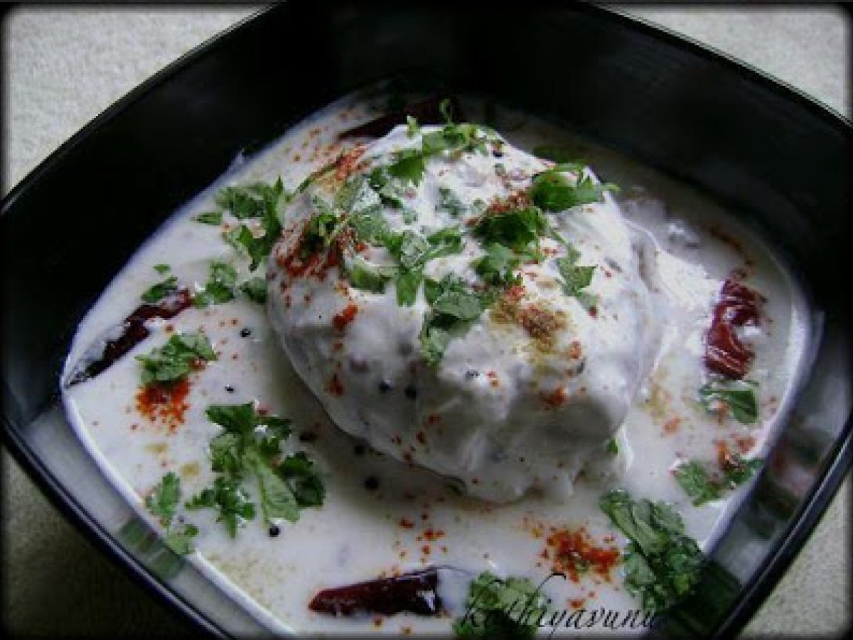 Thayiru Vada/Dahi Vada/Lentil Dumplings in Tempered yogurt