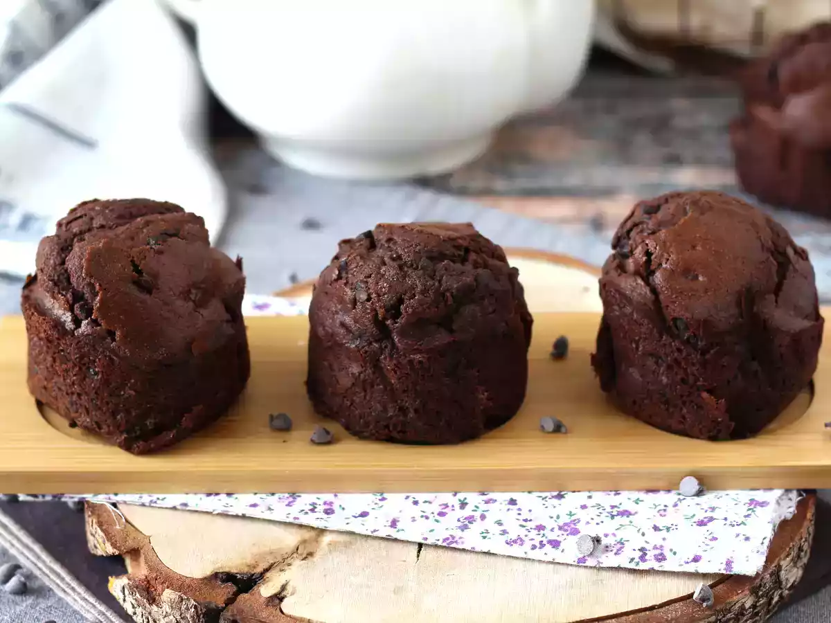 The best chocolate muffins: huge and fluffy