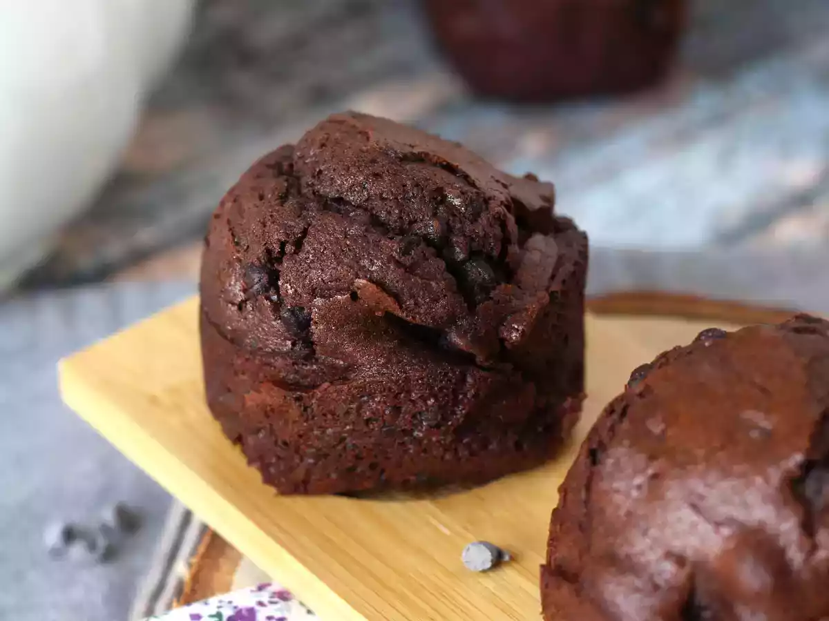 The best chocolate muffins: huge and fluffy - photo 3