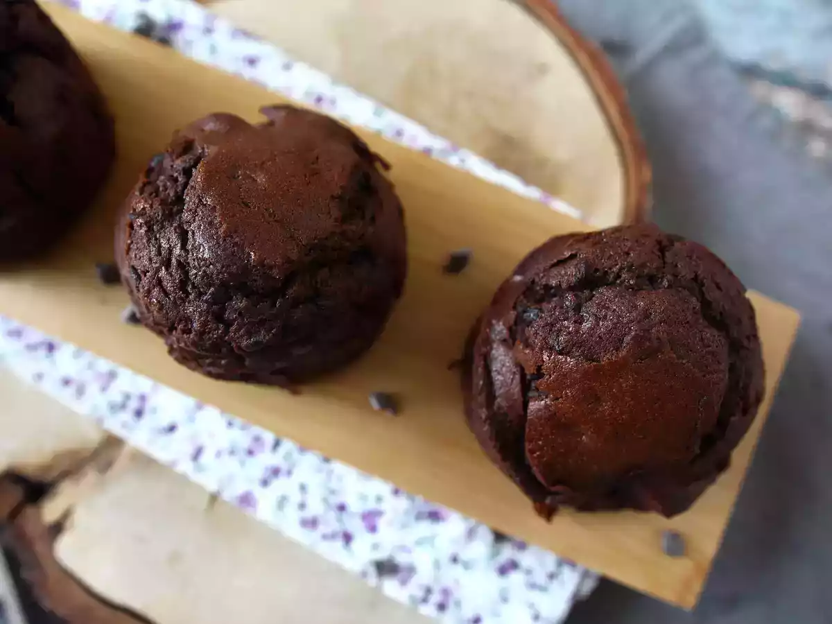 The best chocolate muffins: huge and fluffy - photo 4